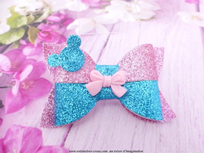 Barrette  mickey kawaii bi colore en simili cuir à paillettes bleu et rose fait main