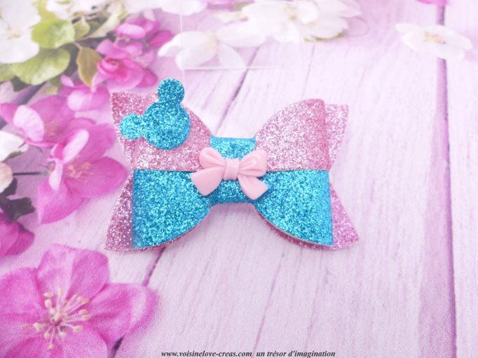 Barrette  mickey kawaii bi colore en simili cuir à paillettes bleu et rose fait main