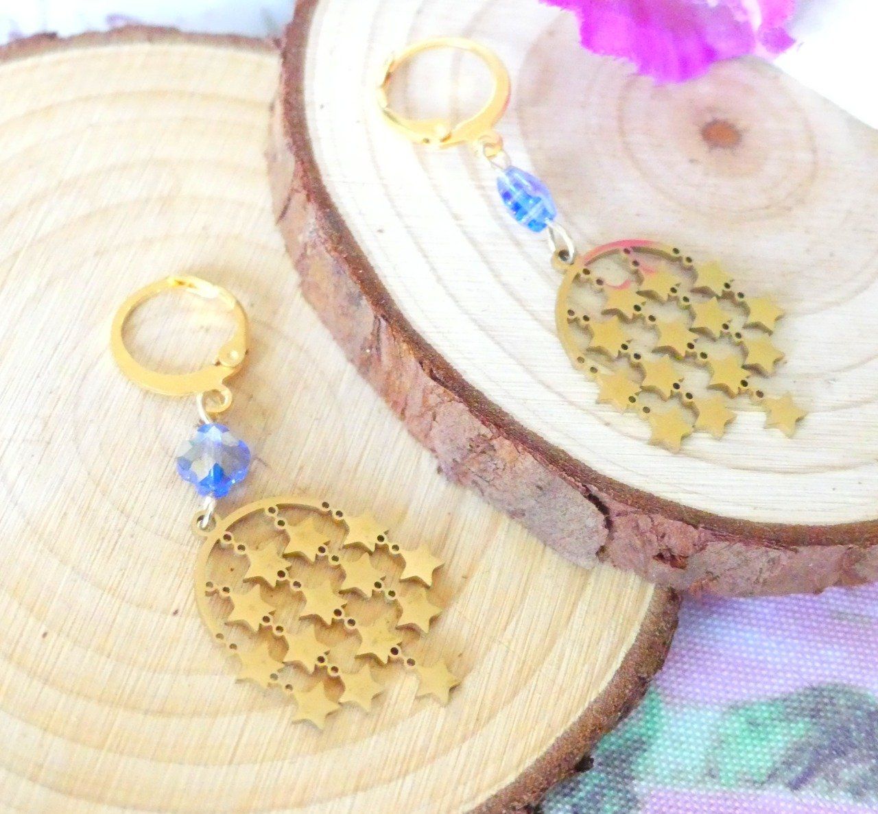 Bouclesd'oreilles acier doré stellaires et perles cristal