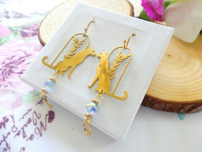 Boucles d'oreilles panthère en acier doré et perles de cristal
