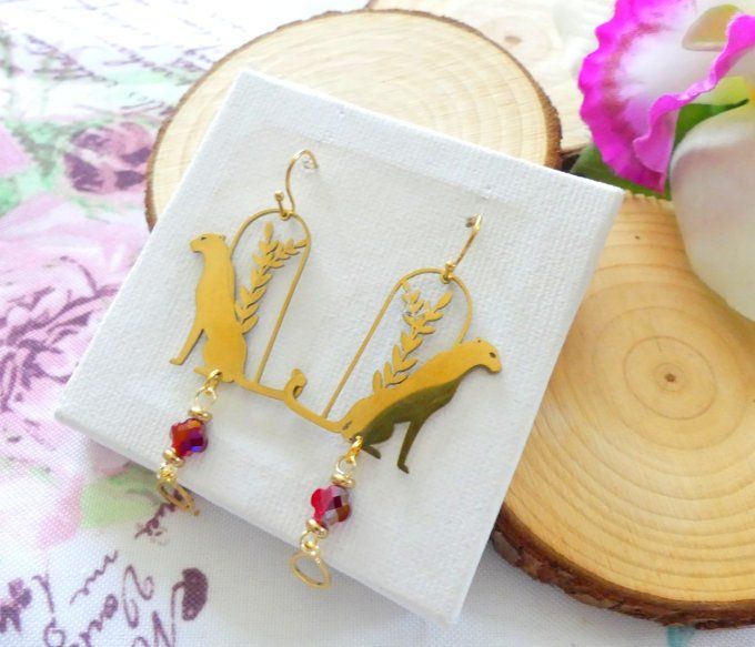Boucles d'oreilles panthère en acier doré et perles de cristal