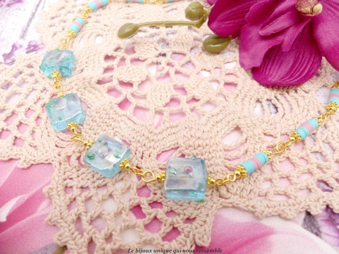 Collier romantique en perles de Murano et perles heishi bleu et rose