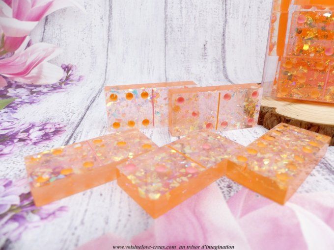 Jeu de dominos rose et orange résine époxy et paillettes holographique