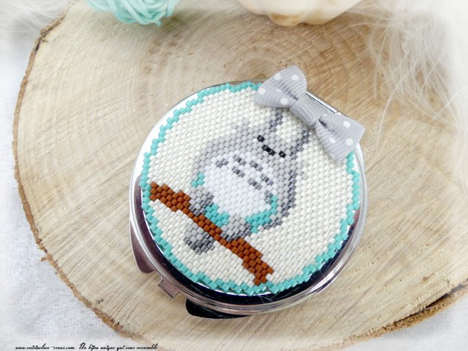 Miroir de poche Totoro tissé perles