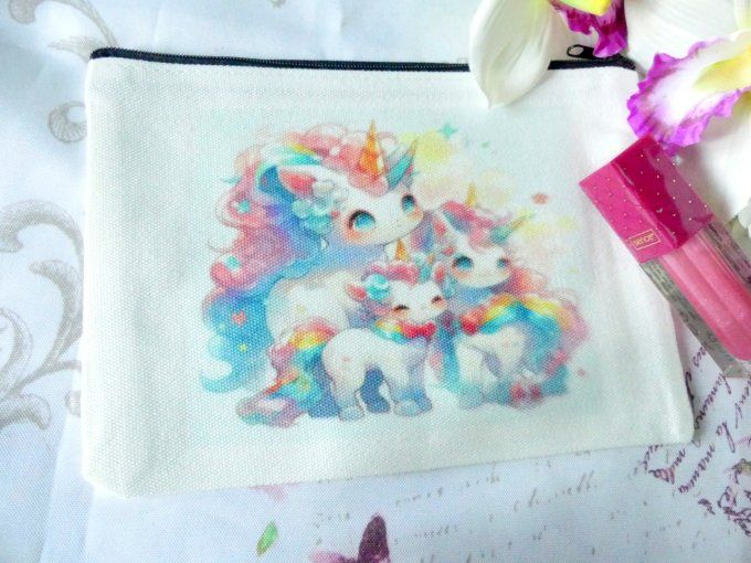 Trousse de toilette blanche et ses licornes