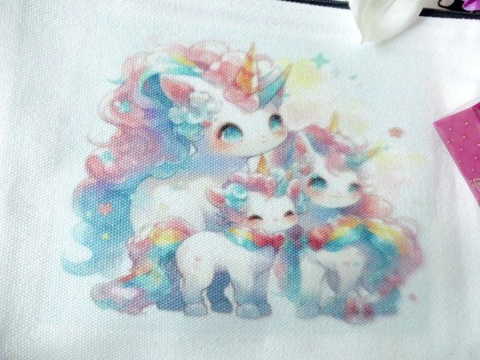 Trousse de toilette blanche et ses licornes